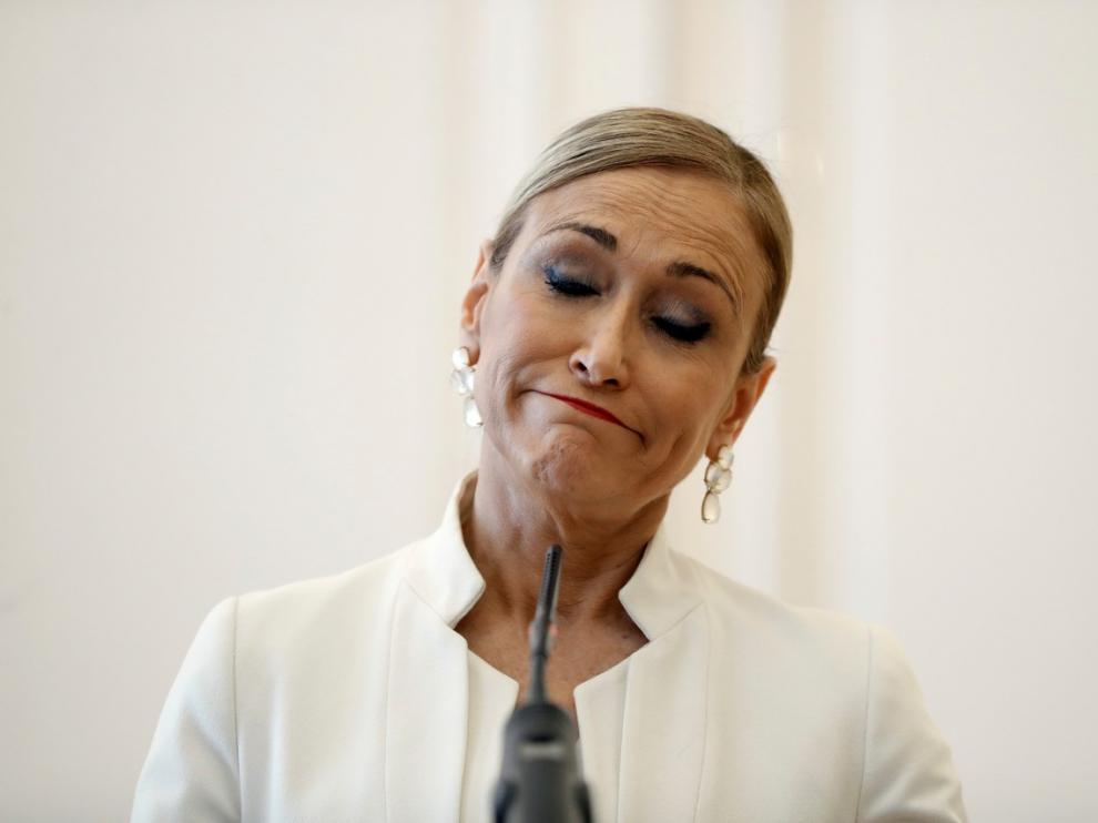 25 DE ABRIL. Cristina Cifuentes durante la rueda de prensa en la que ha anunció su dimisión como presidenta de la Comunidad de Madrid tras varias semanas envuelta en la polémica por su máster de la Universidad Rey Juan Carlos y después de que hoy se haya publicado una información en la que se le atribuye un supuesto hurto en un supermercado en 2011