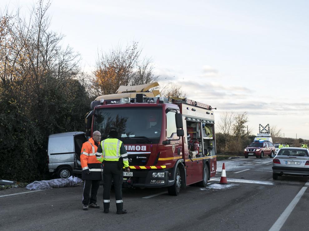 La N-232 y la N-II fueron, un año más, dos de las carreteras más peligrosas. En la imagen, un choque frontral ocurrido en la N-232, a la altura de Fuentes de Ebro.