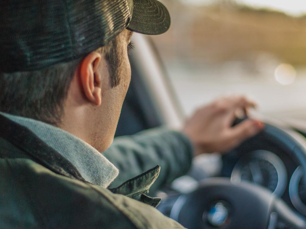 Superar los límites de velocidad puede conllevar la pérdida de hasta seis puntos.