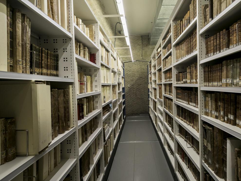 El nuevo fondo histórico de la biblioteca universitaria, en el sótano del Paraninfo.