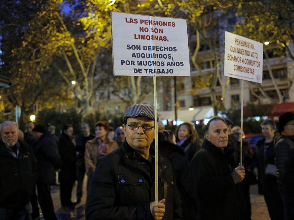 Cerca de mil personas se manifiestan en Zaragoza en defensa de unas pensiones dignas