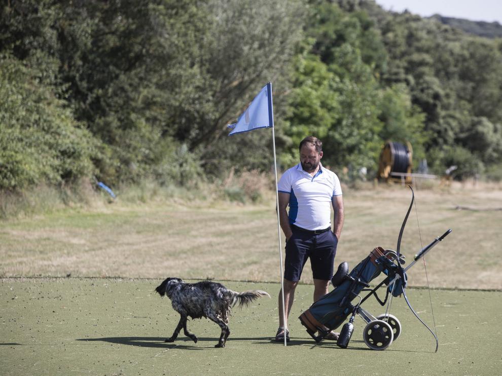 Jesús Alegre en el campo de golf de Luesia