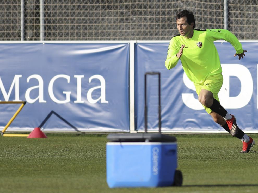 Juanjo Camacho, durante el entrenamiento de este lunes en el IES Pirámide.