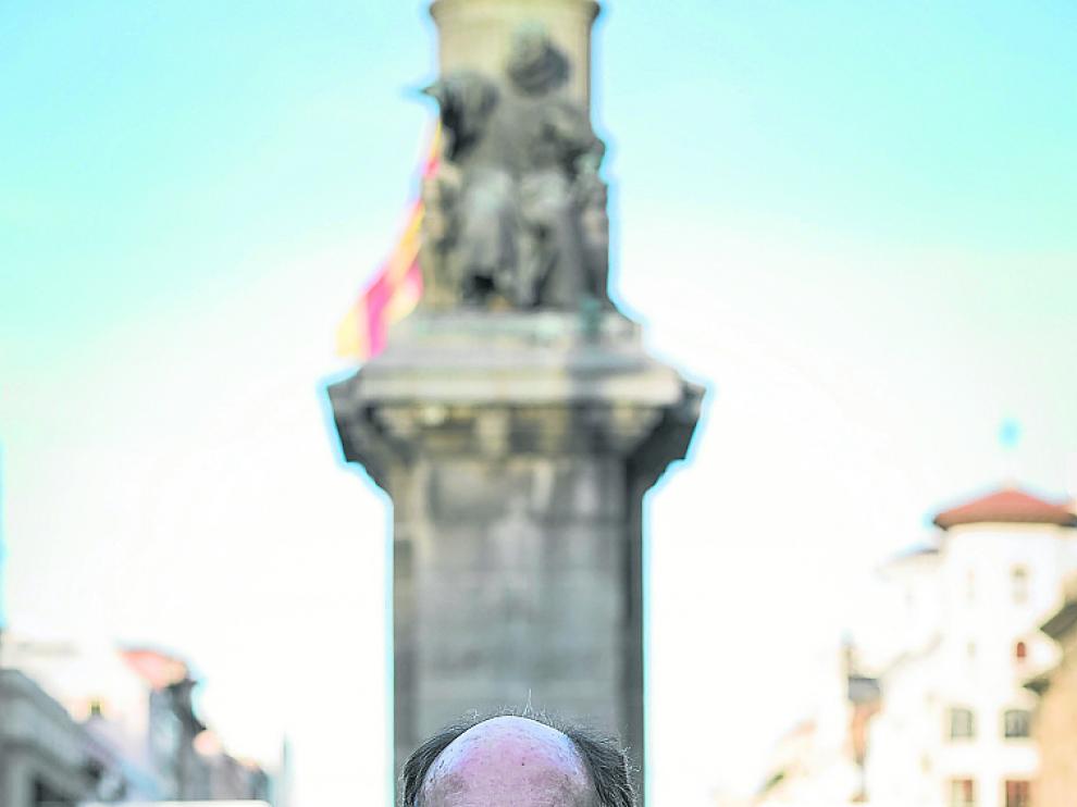 El catedrático José Antonio Serrano, ante el Justicia.