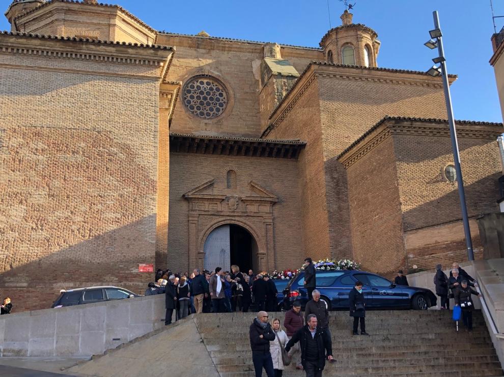 Medio millar de personas ha acudido al funeral al matrimonio octogenario muerto en Barbastro
