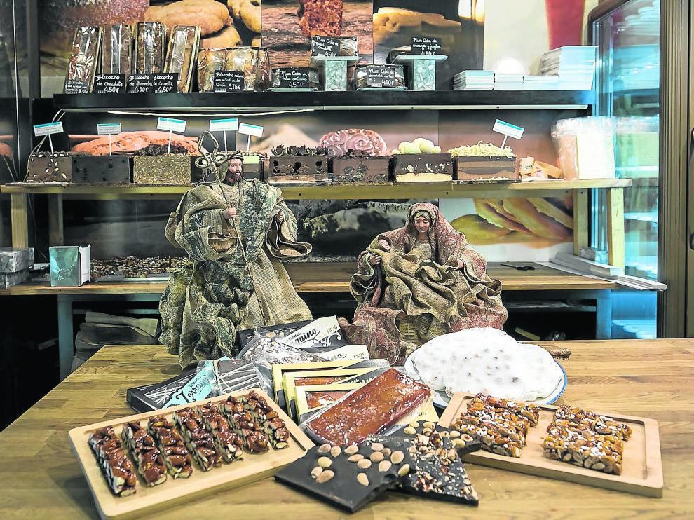 Algunos de los productos que elaboran en la pastelería zaragozana Choclates Capricho.
