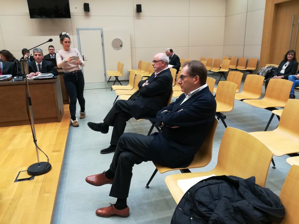 En el banquillo del juicio del caso Plaza solo se sentaron ayer el ex consejero delegado de la DGA en Plaza Carlos Esco y el empresario Miguel Ángel Floría.