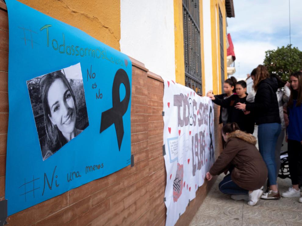 Carteles realizados por los jóvenes del instituto de la localidad onubense Zalamea la Real.