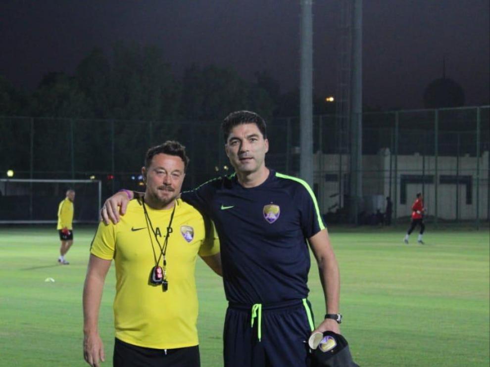 Alen Peternac, segundo entrenador, y Luis Aragón, encargado del área de porteros, en Al Ain.
