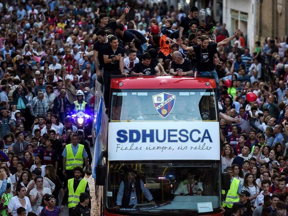 21 de mayo. Ascenso histórico. La SD Huesca certifica con su victoria ante el Lugo su ascenso a la Primera División de fútbol por primera vez en su historia tras una campaña de ensueño.