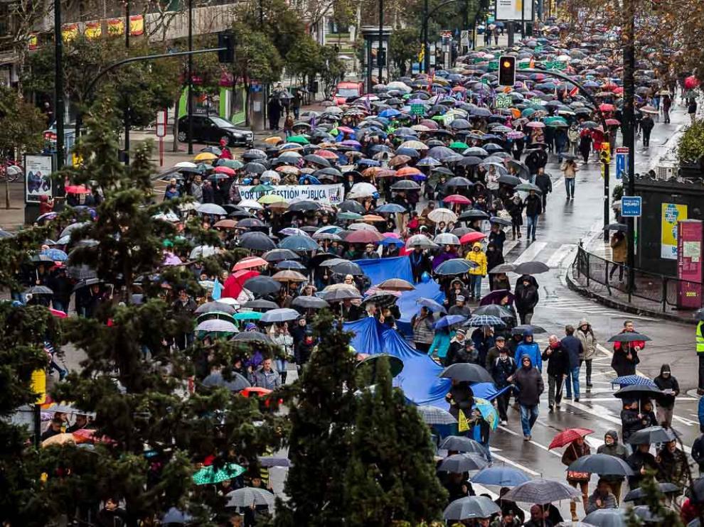 4 de febrero. Miles de personas (3.500 según la Delegación de Gobierno y 10.000 según la organización) protestas en Zaragoza contra el ICA, el Impuesto sobre la Contaminación de las Aguas.