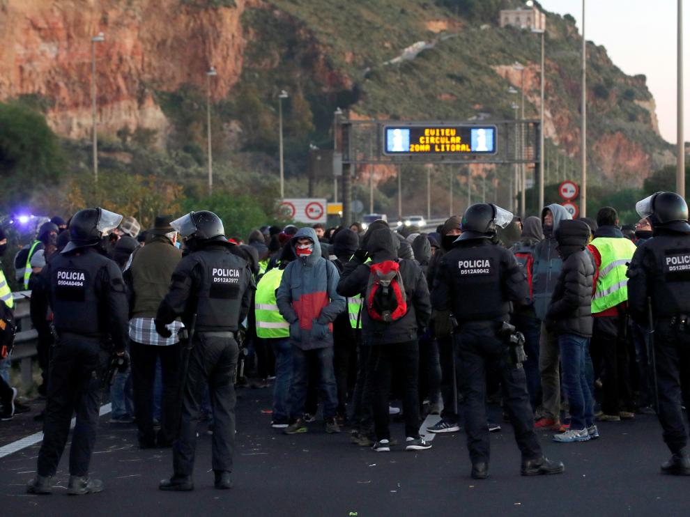 Cortes de carreteras en protesta por el Consejo de Ministros de Barcelona