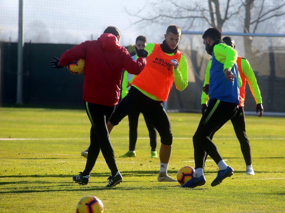 Francisco recupera para la cita de Mestalla a Akapo y Musto.
