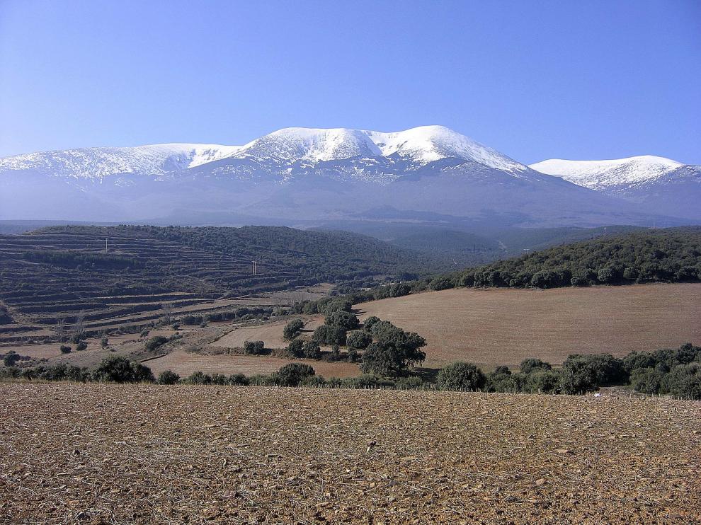 Panorámica del Moncayo desde el mirador de la Carrasca, en Lituénigo.