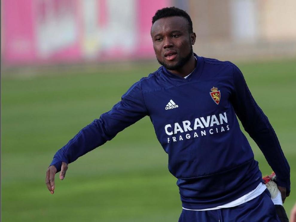 James Igbekeme, ese viernes en el último entrenamiento del equipo antes de jugar ante el Extremadura en La Romareda.