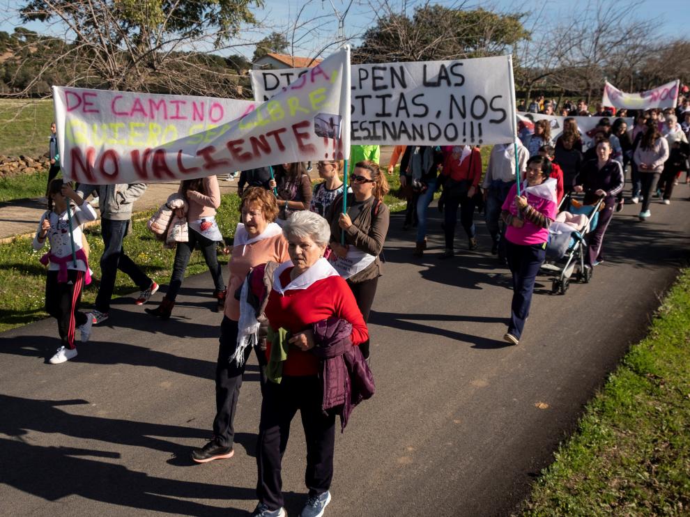 Multitudinaria marcha en memoria de Laura Luelmo entre Nerva y El Campillo