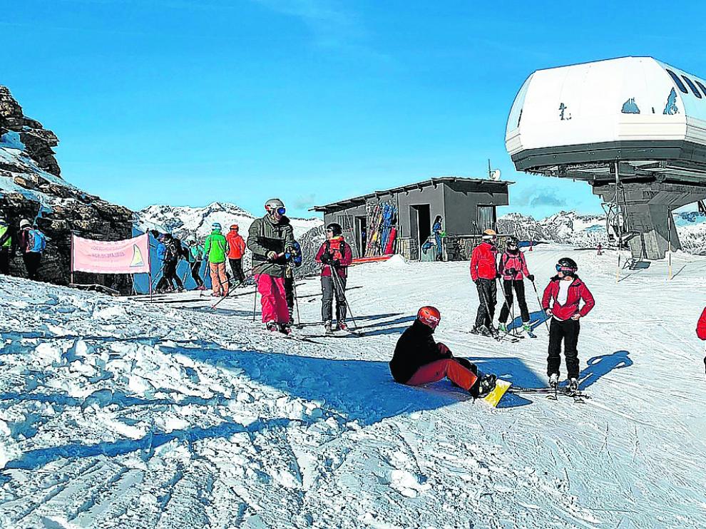 Una imagen de la estación de Cerler de este fin de semana. Es la única de esquí alpino abierta en Aragón.
