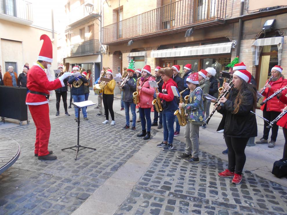 Una de las paradas musicales del pasacalles, en la plaza Goicoerrotea.