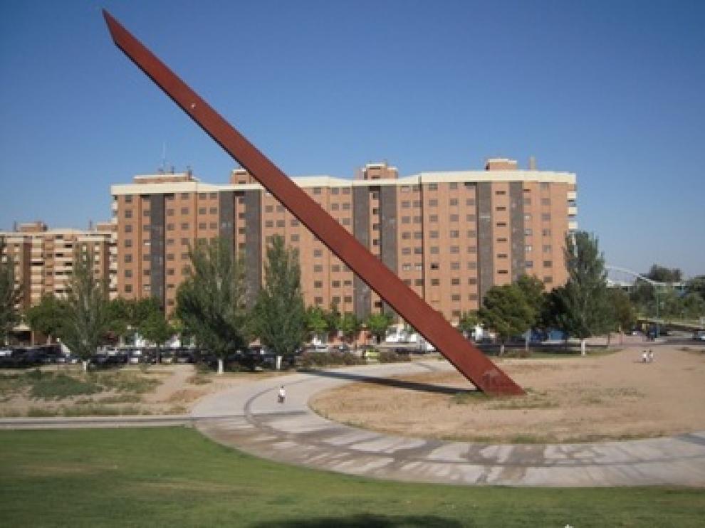 Reloj solar en Vadorrey, de casi 31 metros de altura y un gnomon o saeta de 46 metros de longitud, y 50 toneladas de peso