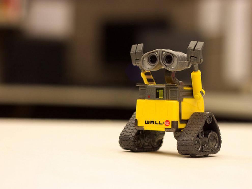 Muñecas, mascotas, drones, robots, coches y hasta puzles y bloques de construcción pueden estar conectados a internet