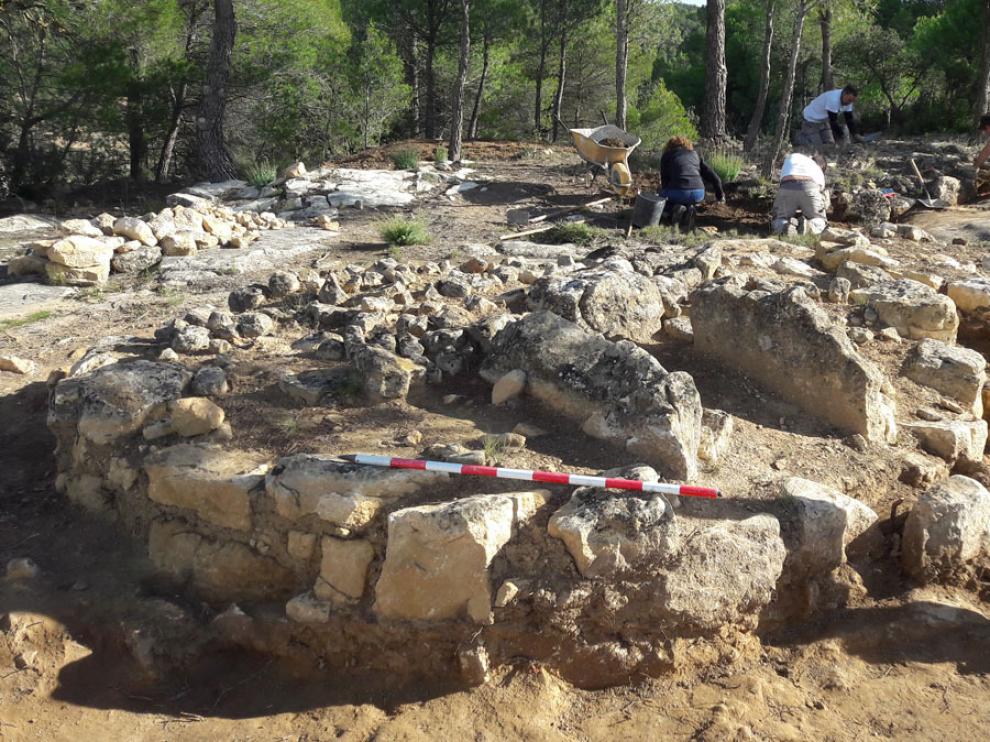 Uno de los túmulos excavados en Torre del Compte.
