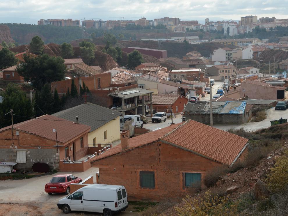 Las viviendas precarias proliferan sin planificación en el barrio de Pomecia.