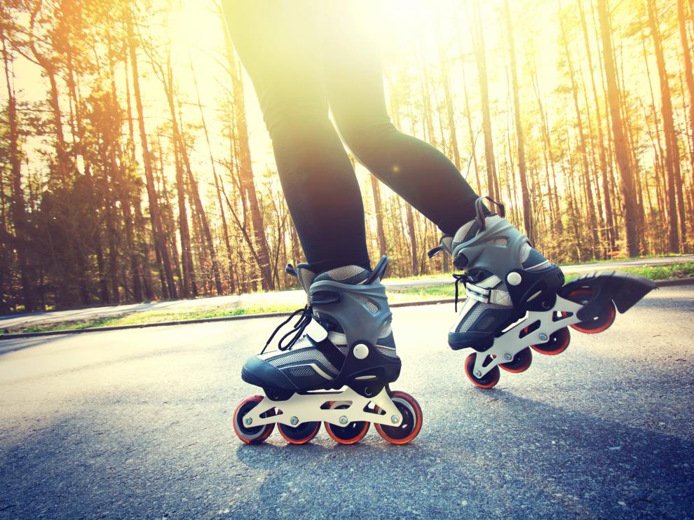 Patinar es una actividad sin impacto que proporciona a las piernas tonicidad y firmeza.