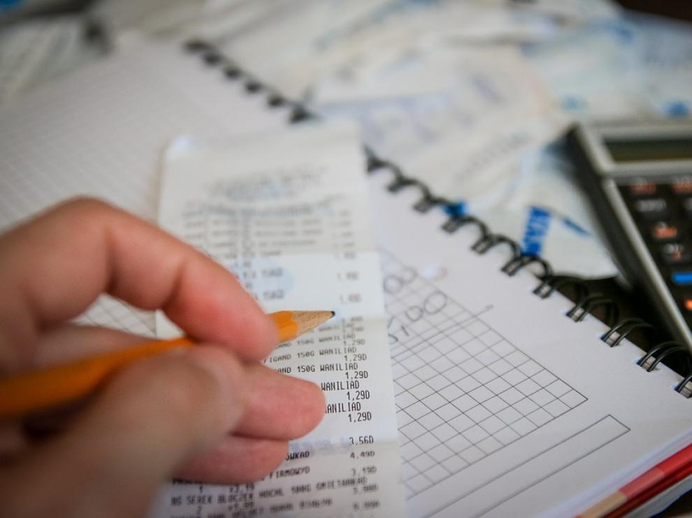 En 2019 el salario de los funcionarios subirá al menos un 2,25% y el salario mínimo interprofesional se incrementa hasta los 900 euros mensuales en 14 pagas.