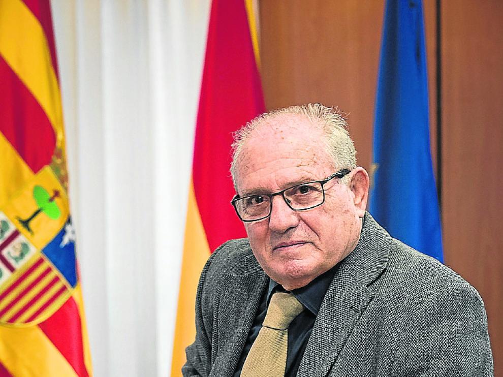 Larraz, en su despacho del Colegio en Zaragoza