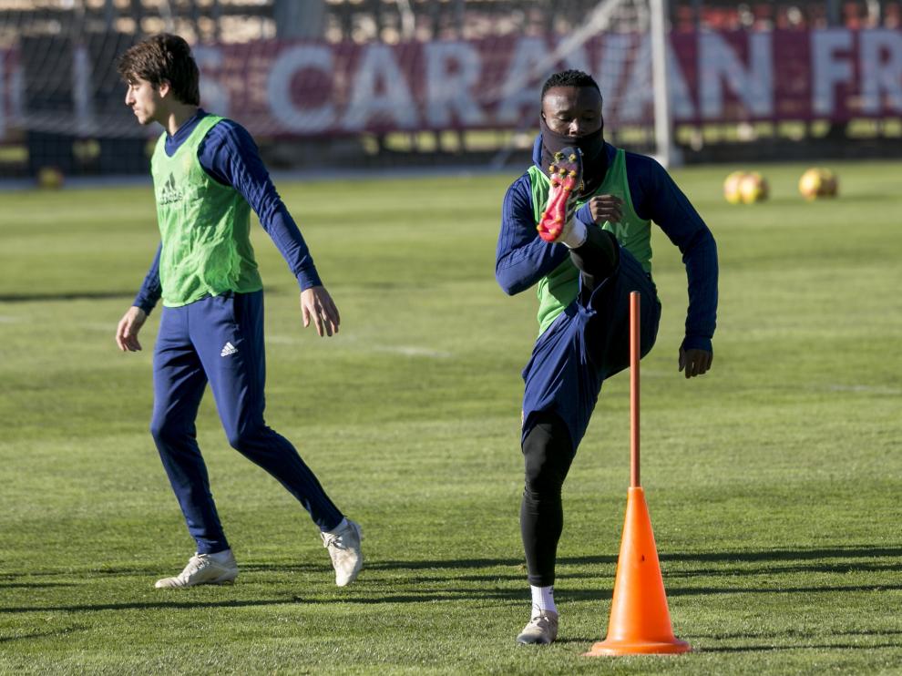 James Igbekeme, en un entrenamiento del Real Zaragoza.