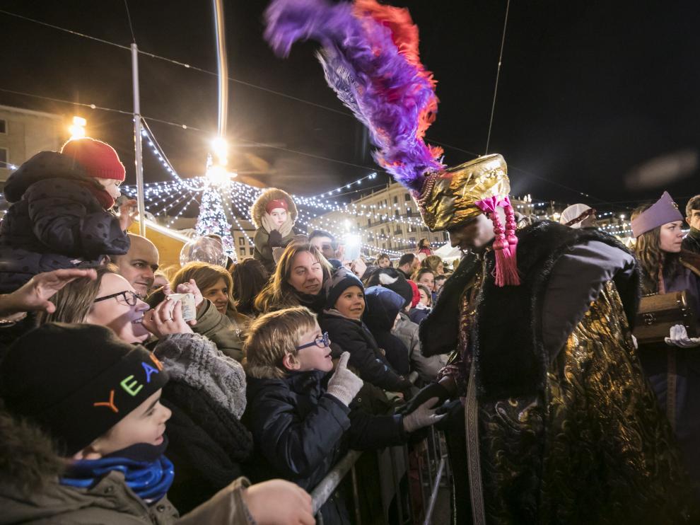 La mágica cabalgata de los Reyes Magos recorre Zaragoza