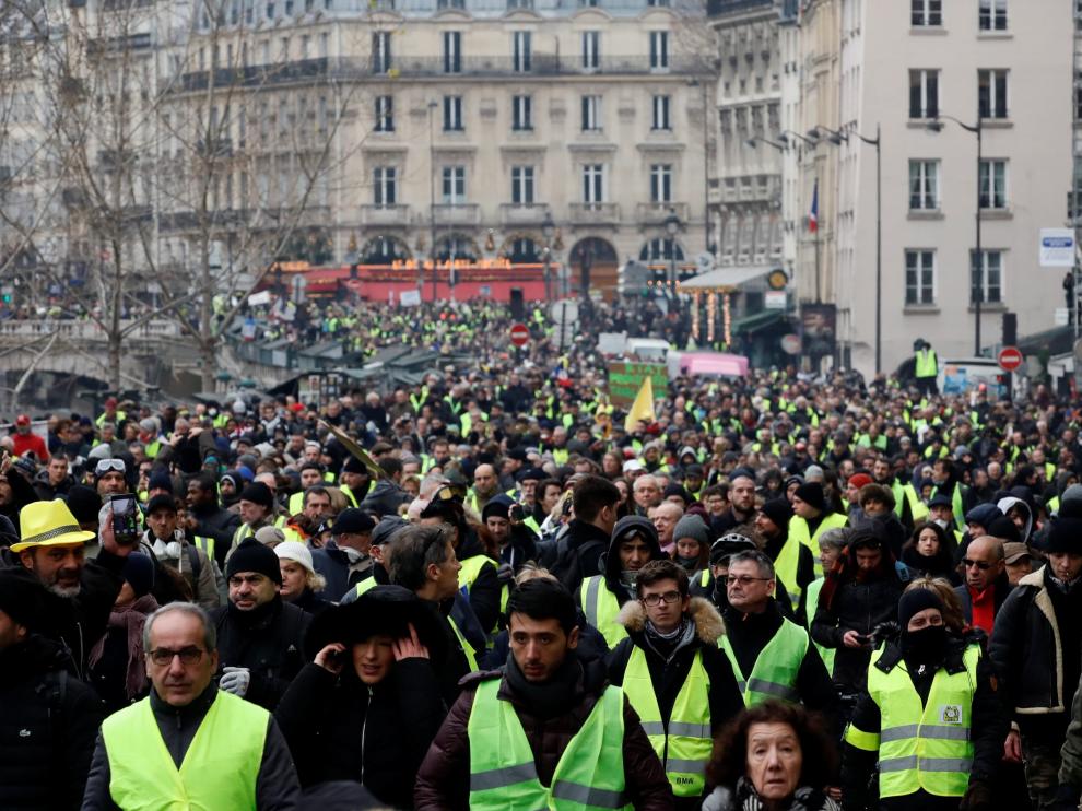 Miles de 'chalecos amarillos' protestan en Francia por octava semana consecutiva