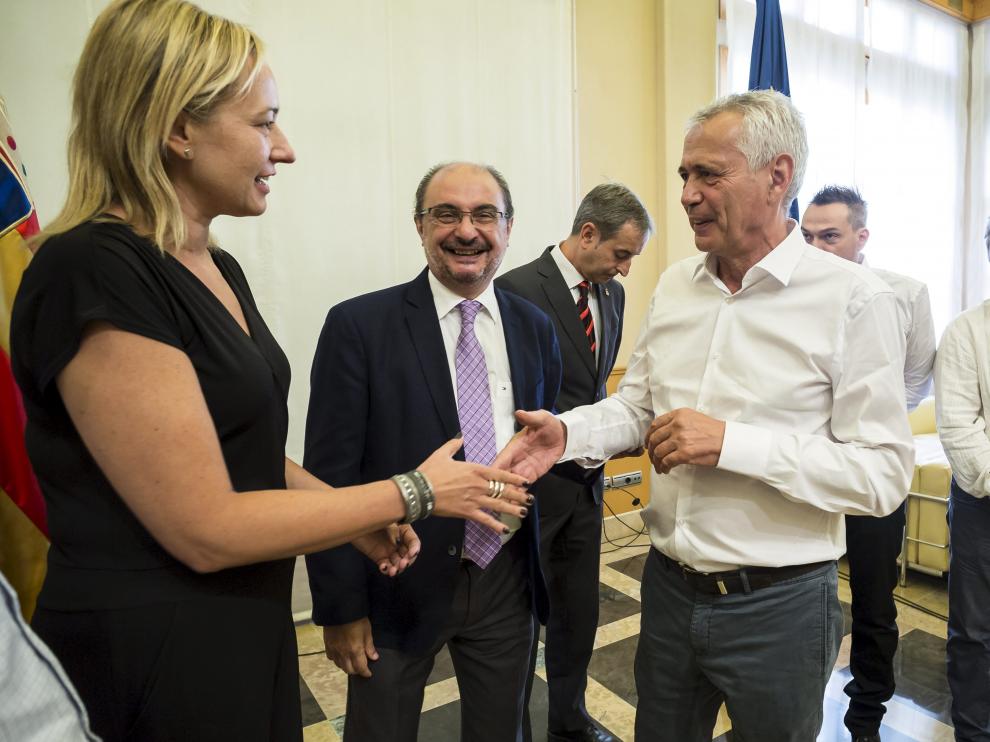 Piero Pini, con la consejera de Economía y el presidente aragonés cuando se presentó el proyecto.