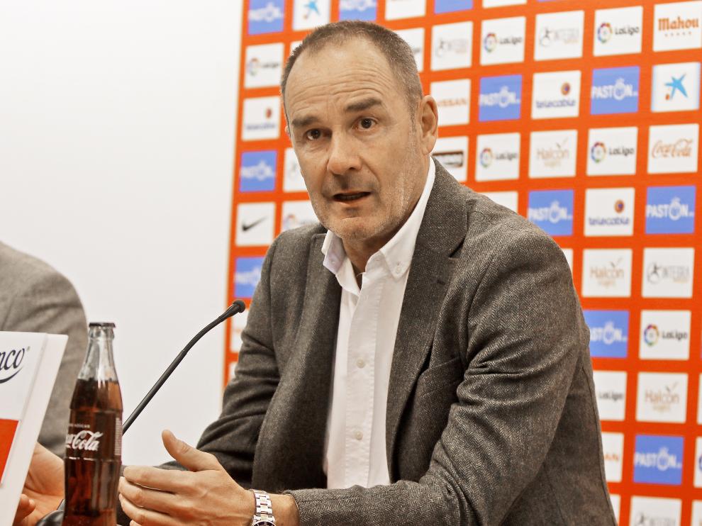Víctor Fernández, este sábado en la sala de prensa del Molinón.