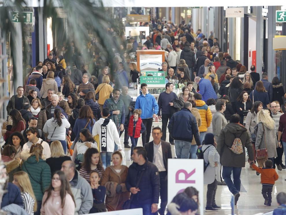 Primer día de rebajas en Zaragoza