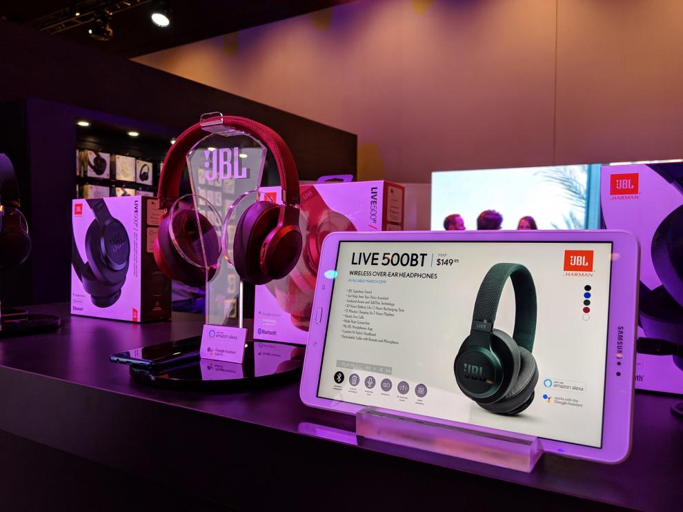 El auricular LIVE 500BT de Harman tiene una batería con 30 horas de autonomía.