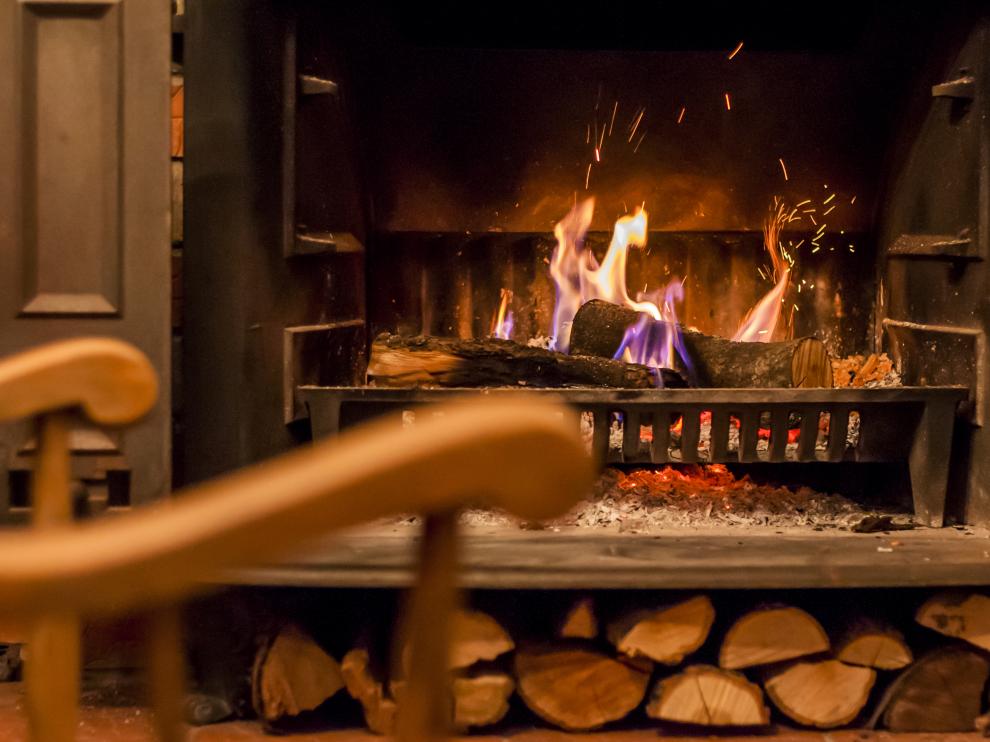 La chimenea es una opción perfecta para calentar una estancia, en el caso de que la vivienda disponga de ella.