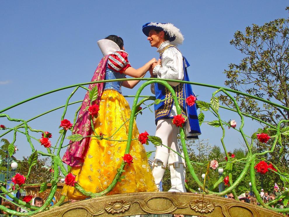 Representación de Blancanieves y el príncipe.