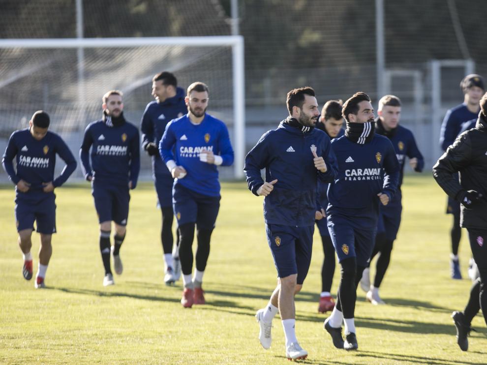 El Real Zaragoza ejercitándose en la Ciudad Deportiva.