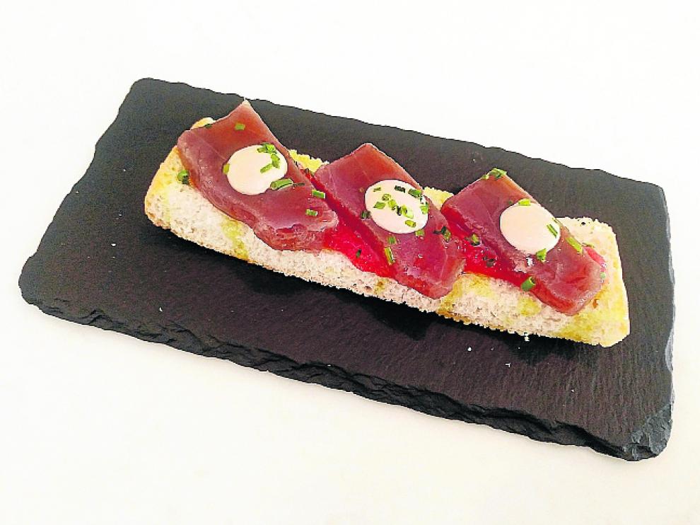 Semimojama de atún rojo y ajo negro.