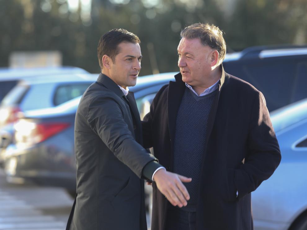 Francisco Rodríguez y Agustín Lasaosa conversan antes de partir hacia Leganés.