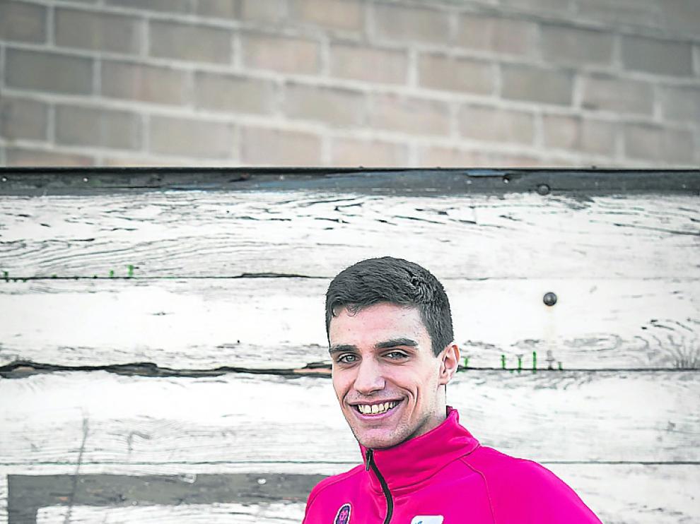 Carlos Alocén, en el exterior del Príncipe Felipe.
