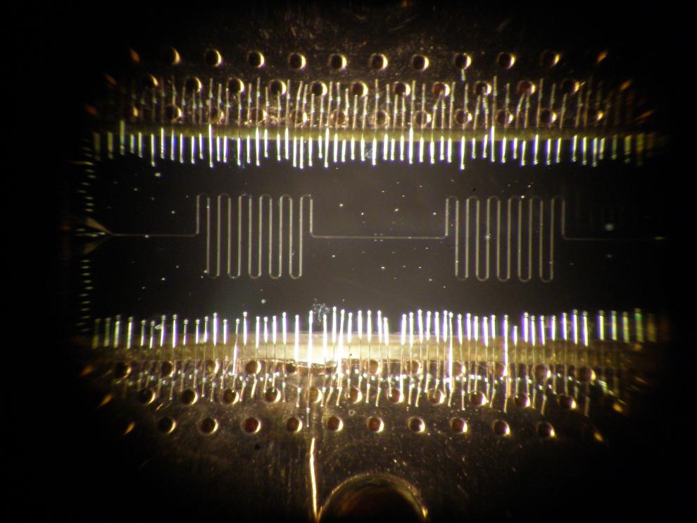 Circuito cuántico, concretamente un resonador superconductor, fabricado en el Instituto de Ciencia de Materiales de Aragón