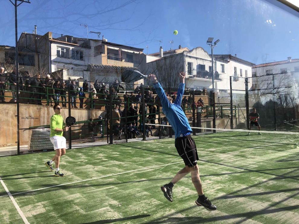 Pomar de Cinca fomenta el ocio y el deporte con la primera pista de pádel en pleno casco urbano