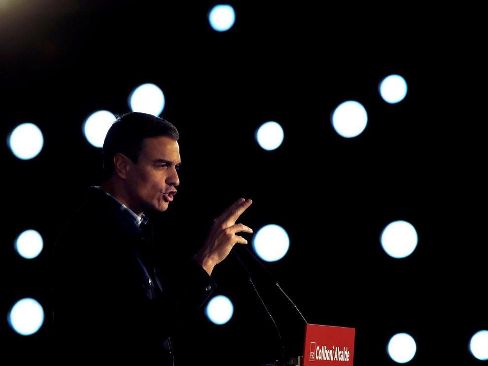 El presidente del Gobierno, Pedro Sánchez, durante su intervención en el primer gran acto del candidato del PSC a la alcaldía de Barcelona, Jaume Collboni, en el Centro de Convenciones de Barcelona.