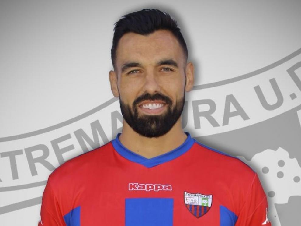 Enric Gallego, con la camiseta del Extremadura