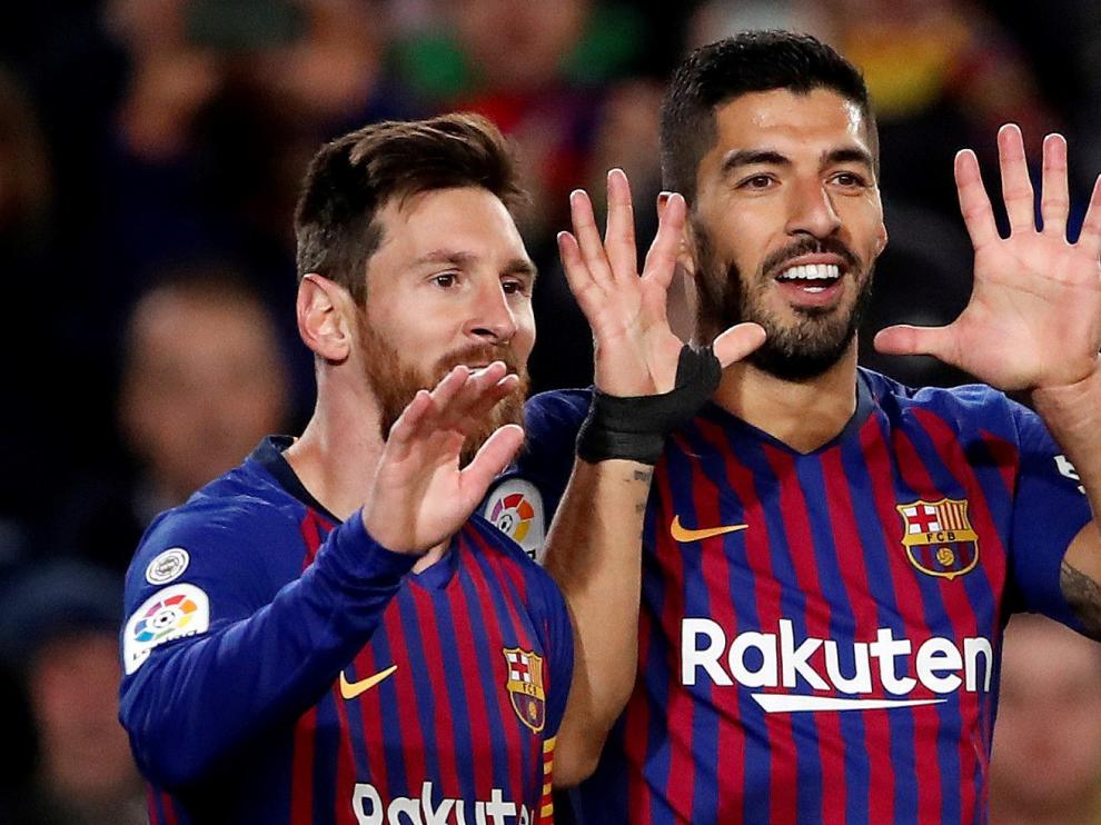 Messi y Suárez festejan el gol.