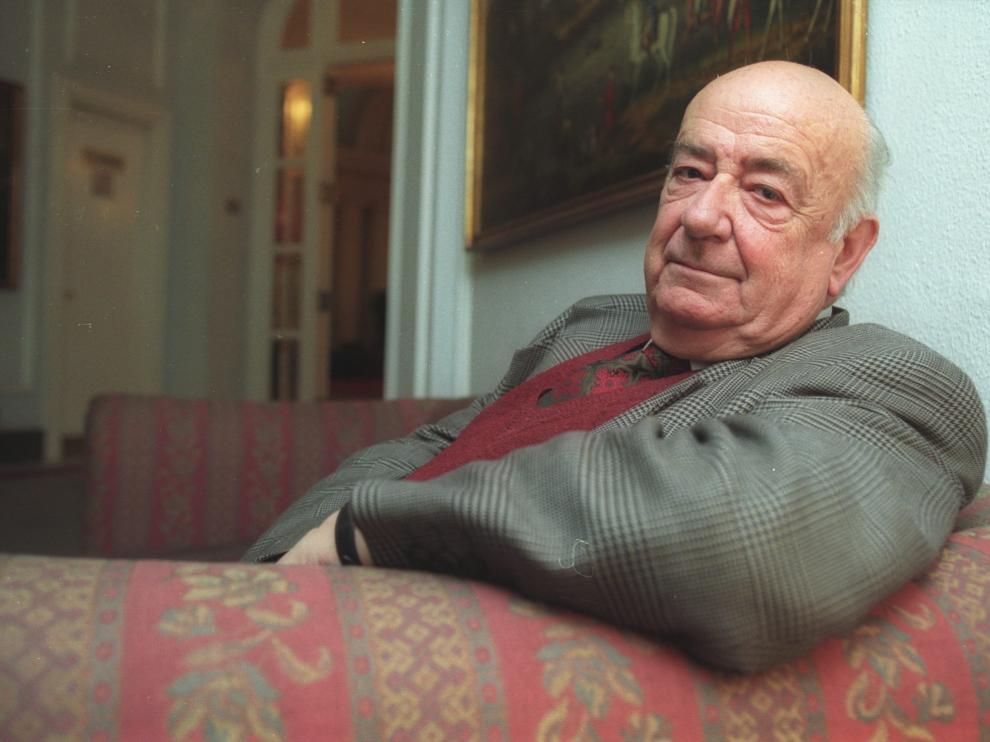 Retrato de Julián Gállego, en su casa, en 2006.