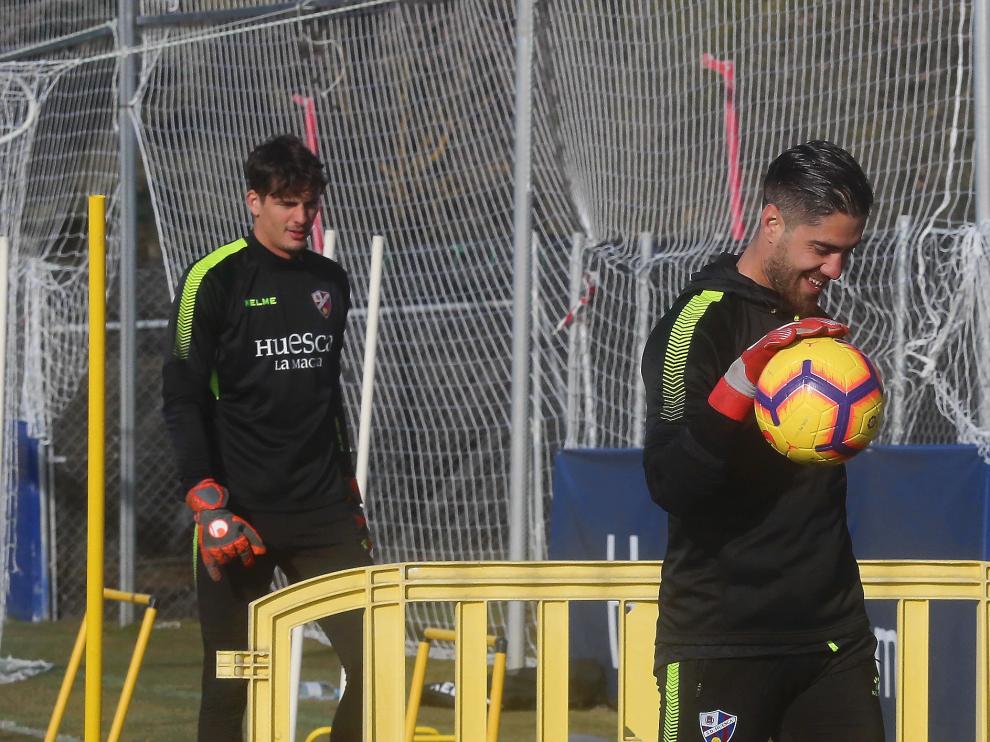 Werner y Santamaría, durante el entrenamiento de este domingo en el IES Pirámide.