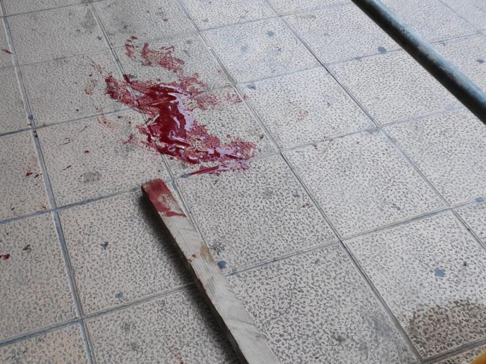 La Policía Nacional localizó el listón de madera con el que presuntamente atacaron al hombre entre los andamios de las obras del Hotel Meliá Zaragoza.